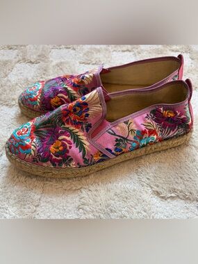 Fabiolas Pink Floral Embroidered Slip-On Espadrilles Loafers Spain Size 41 Boho